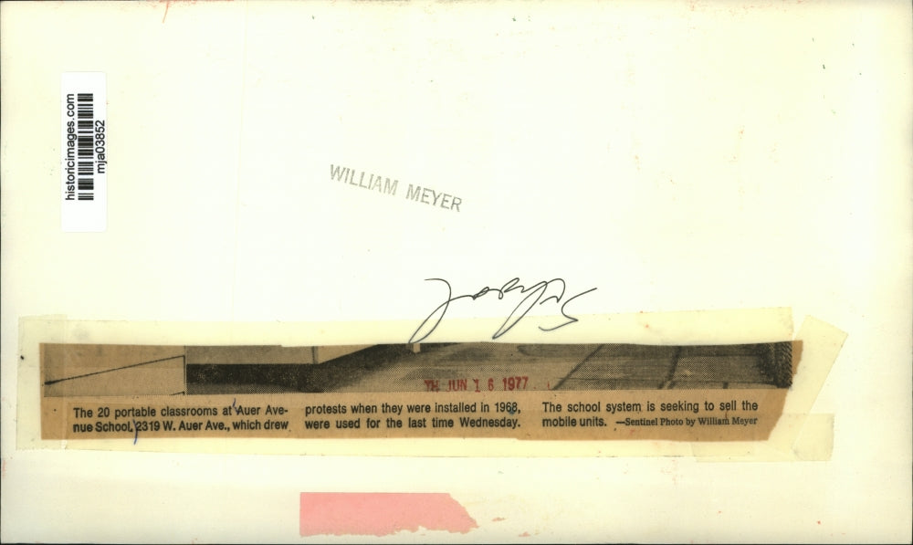 1977 Press Photo The 20 portable classrooms at Auer Avenue School - mja03852