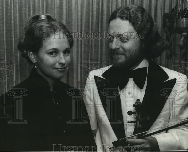 Load image into Gallery viewer, 1976 Press Photo Soprano Lucille Allison &amp; violinist John Kennedy in recital
