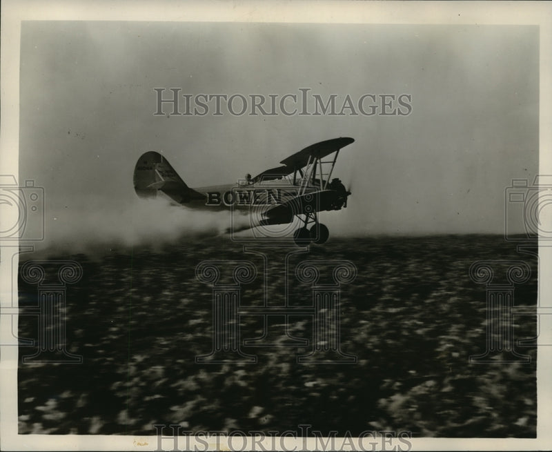 Load image into Gallery viewer, 1952 Press Photo Airplane dusters are capable of applying insecticides
