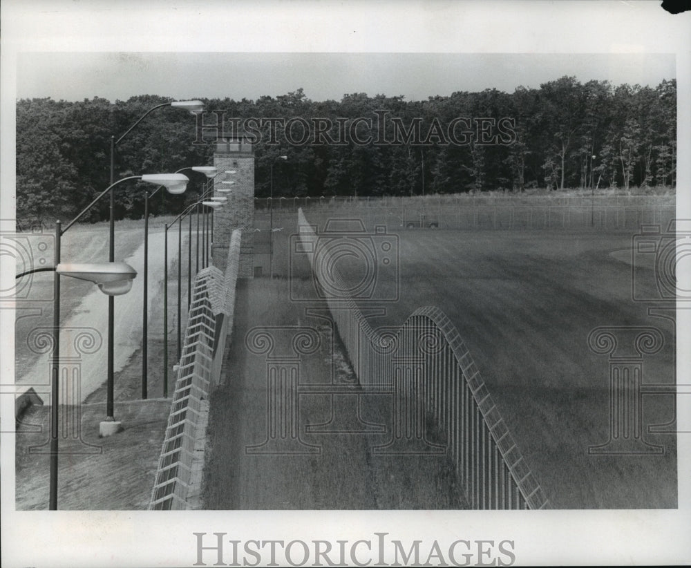 1973 Press Photo Fencs surrounding the Youthful Offenders Institution