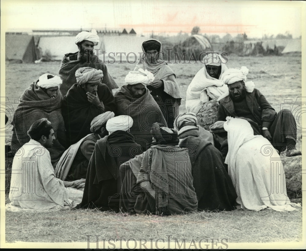 1980 Press Photo Religious leaders who fled Afghanistan gathered in Pakistan- Historic Images