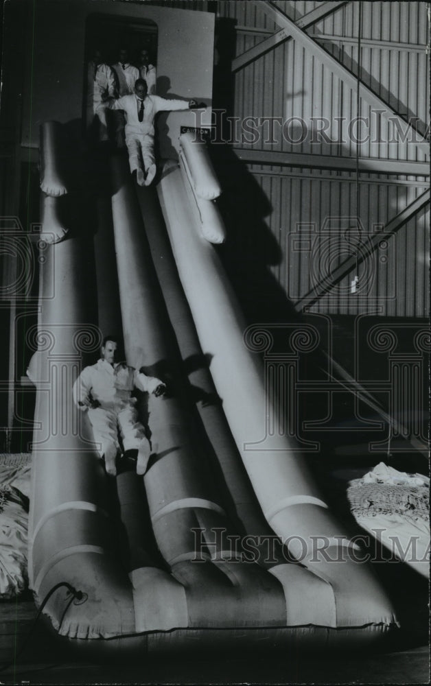 1989 Press Photo Inflatable slides of the 747 superjet tested in Seattle, Wash- Historic Images