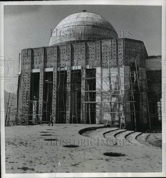 1955 Press Photo Afghans are tied their Feudal-like past with imposing monument- Historic Images