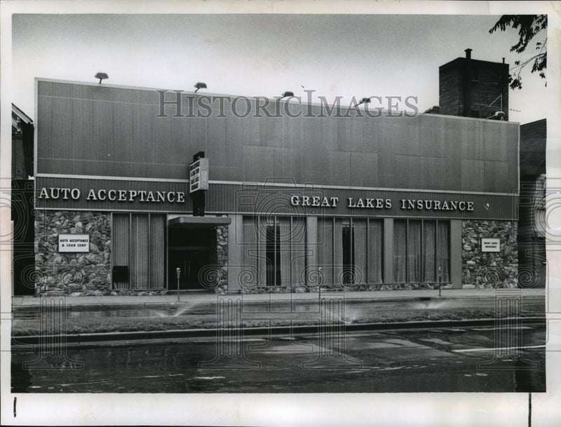 Load image into Gallery viewer, 1966 Press Photo The Auto Acceptance &amp; Loan Corp and Great Lakes Insurance Co
