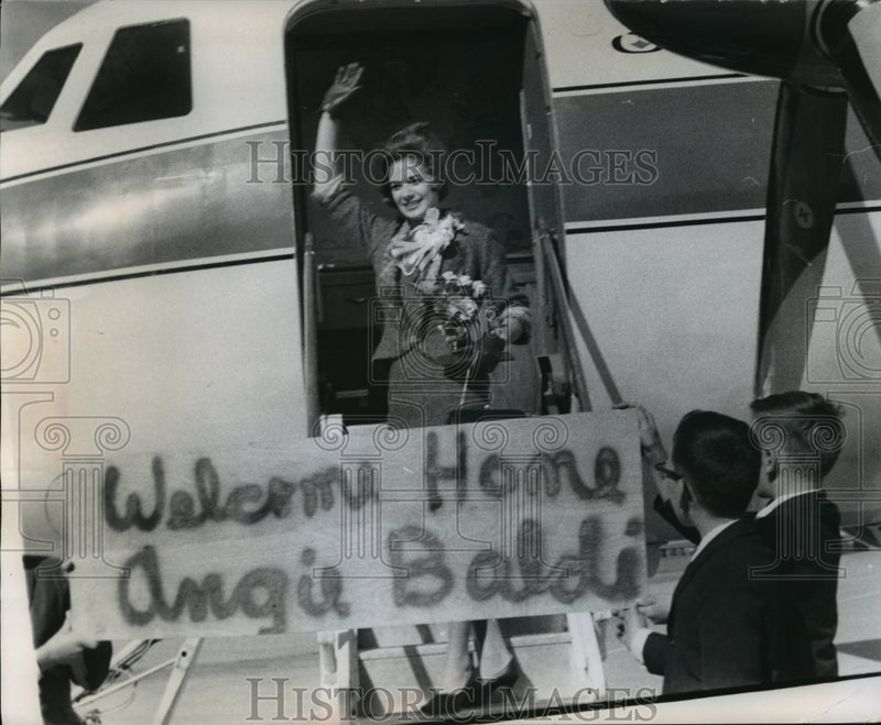 Load image into Gallery viewer, 1964 Press Photo Ms Wisconsin Angela Gina Baldi at Gen Mitchell - mja04447
