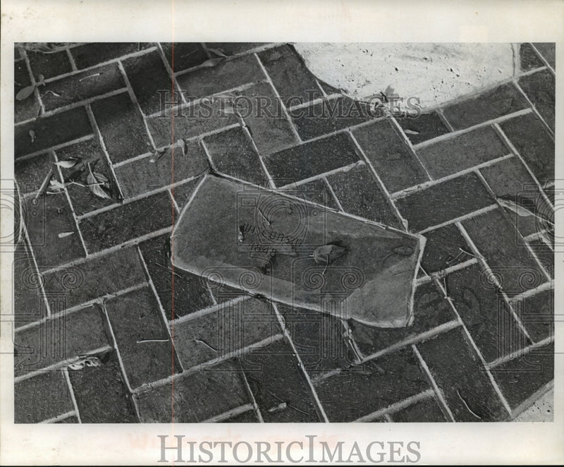 Load image into Gallery viewer, 1976 Press Photo Wisconsin's piece of granite at WH Brady Co - mja04661
