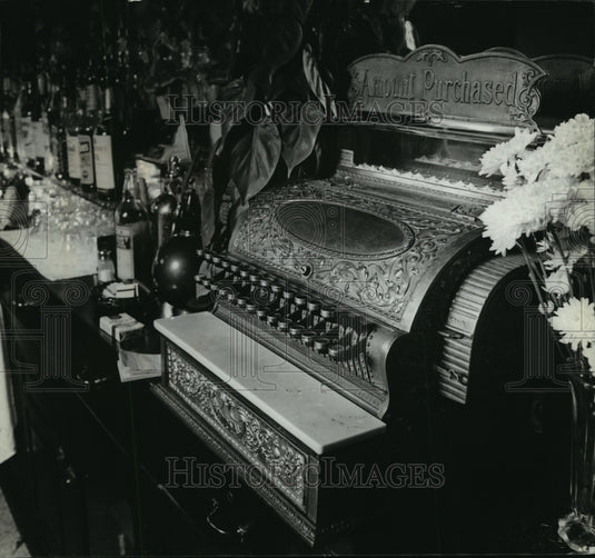 1982 Press Photo The old cash register jingles at the End of the Line- Historic Images