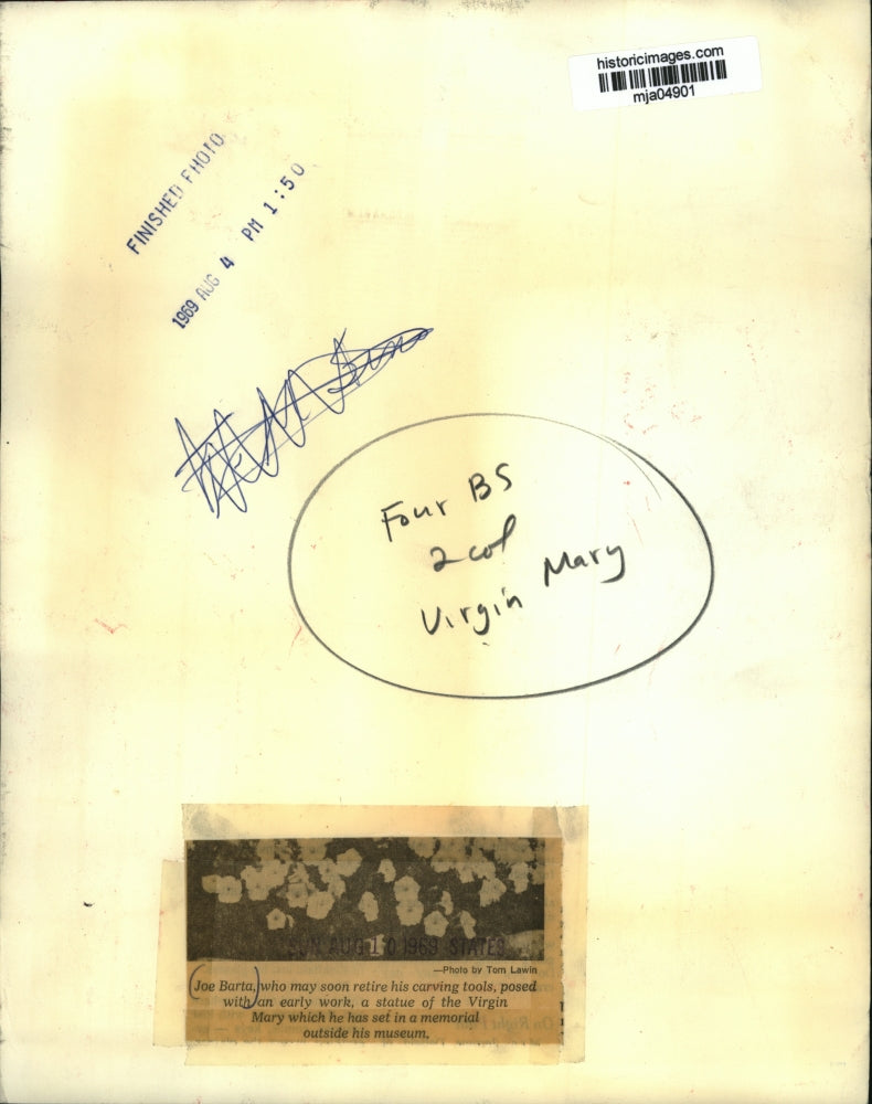 1969 Press Photo Joe Barta posed with a statue of Virgin Mary outside his museum