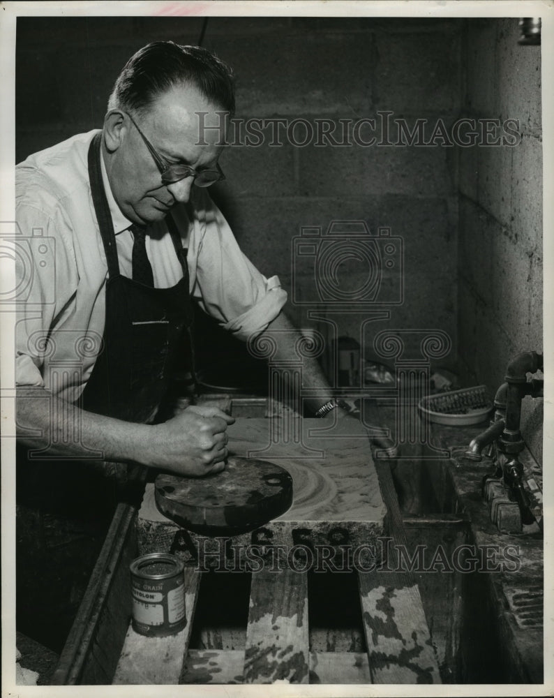 1961 Press Photo Brandt prepared the surface of the lithographic stone