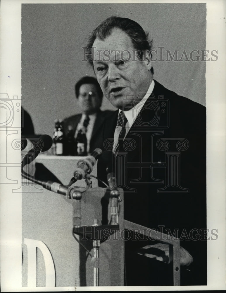 1973 Press Photo Willy Srandy addresses his party&#39;s annual convention at Hanover- Historic Images