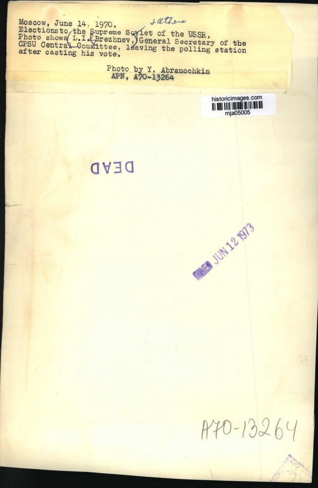 1970 Press Photo L.I. Brezhnev leaving the polling station after voting