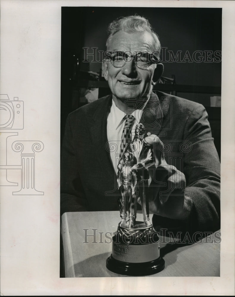 1963 Press Photo William A Brand recipient of the Man &amp; Boy Award of Mil Boys Cb- Historic Images