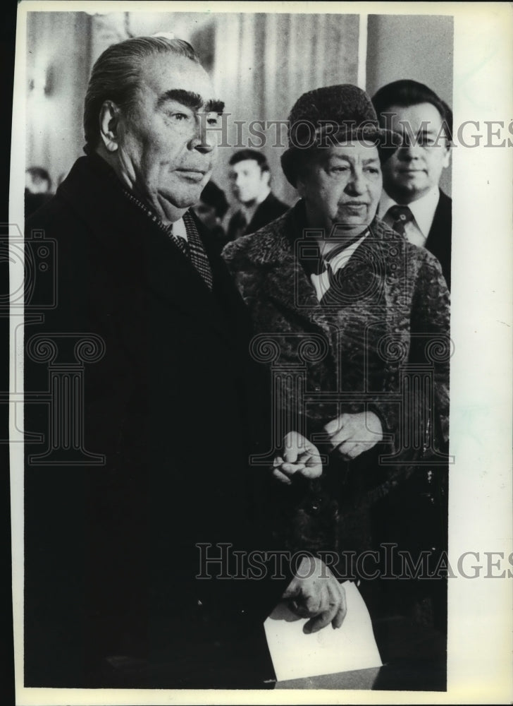 1979 Press Photo Soviet President Brezhnev and Wife Victoria at Poll in Moscow- Historic Images