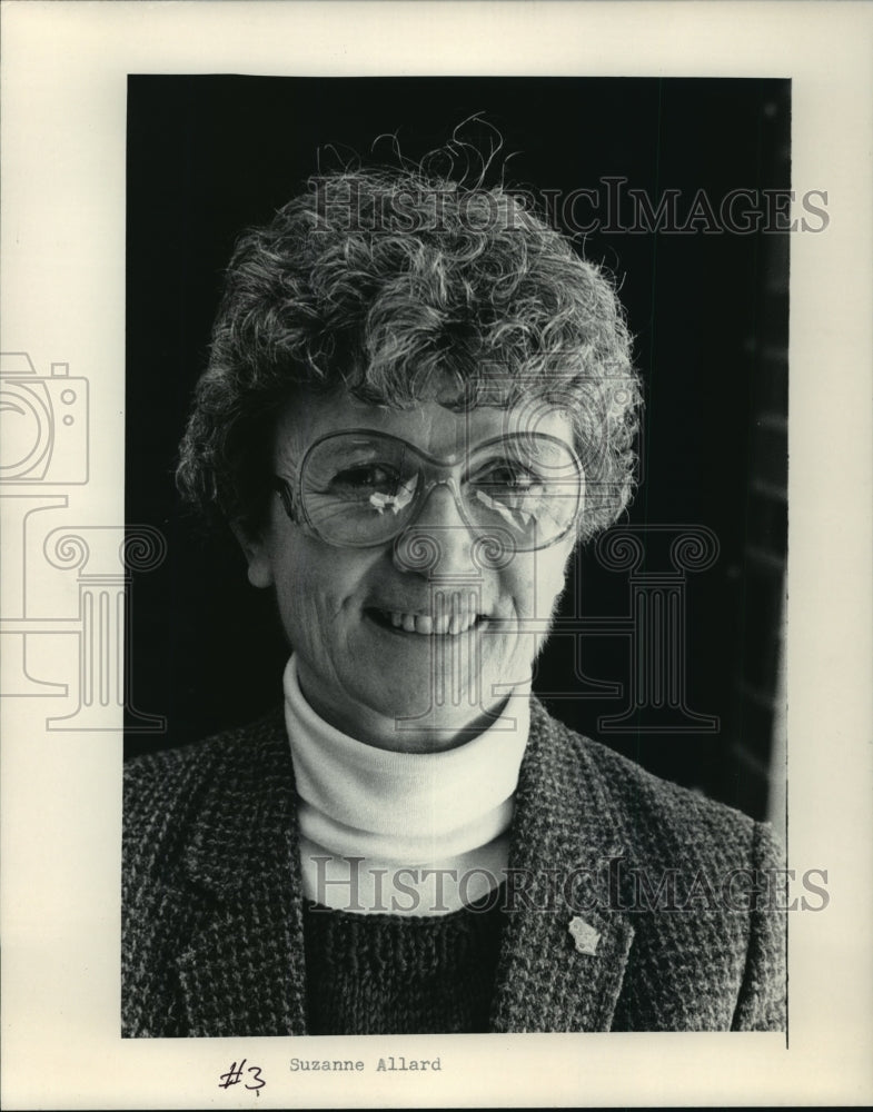 1986 Press Photo Suzanne Allard, Frank Lloyd Wright Middle School in West Allis- Historic Images