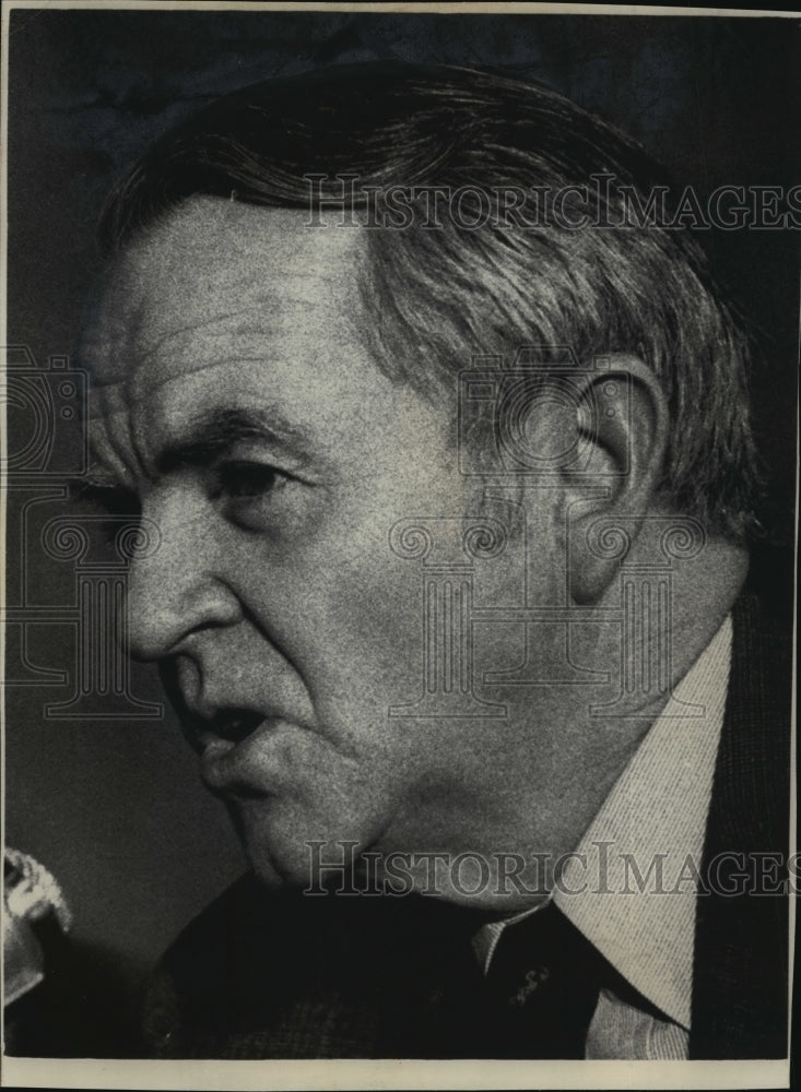 1975 Press Photo Donald Alexander speaking to Senate Select Intelligence Cmte.
