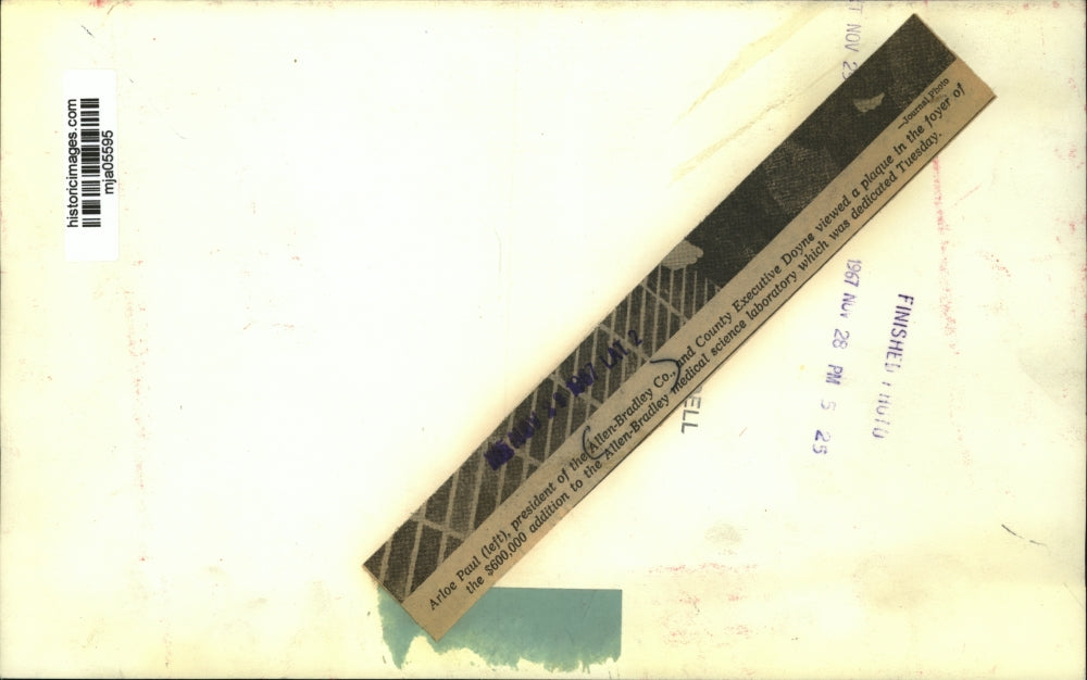 1967 Press Photo Arloe Paul, president of the Allen-Bradley Co at Medical lab