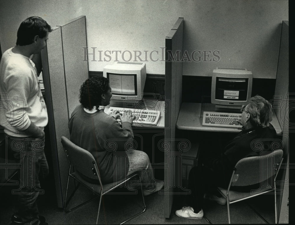 1992 Press Photo Scot Marsolek, Lela Harris &amp; MIldred Ziegler of W. H. Brady Co.- Historic Images