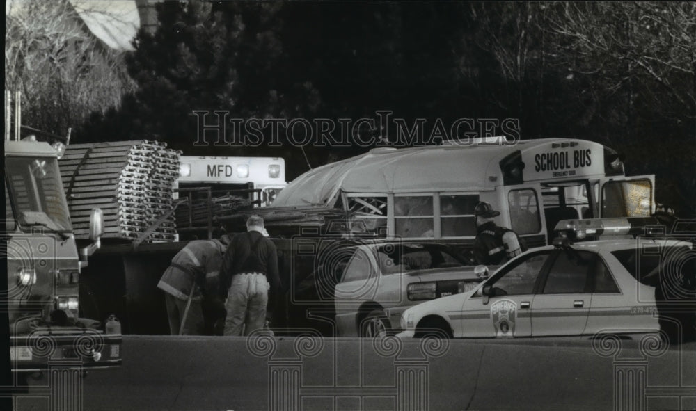 1994 Press Photo Fatal accident involving a flat bed truck &amp; school bus- Historic Images