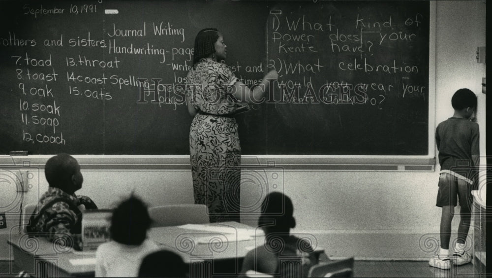 1991 Press Photo Teacher Anita Sparks told Cantal Willis to spend in corner- Historic Images