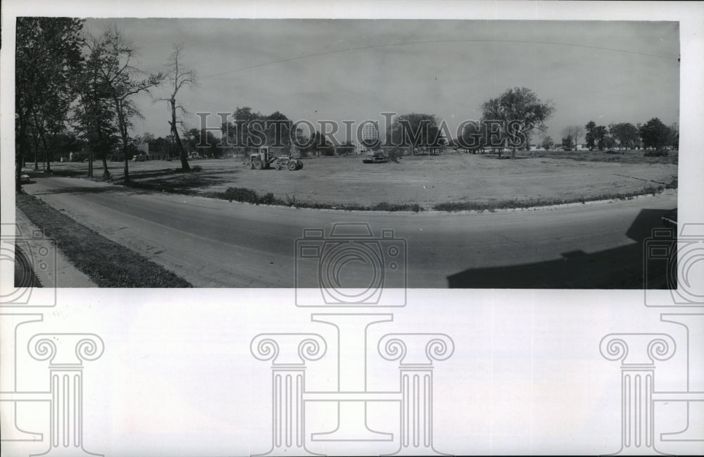 1971 Press PhotoGraders working six block area to become Martin Luther King Park
