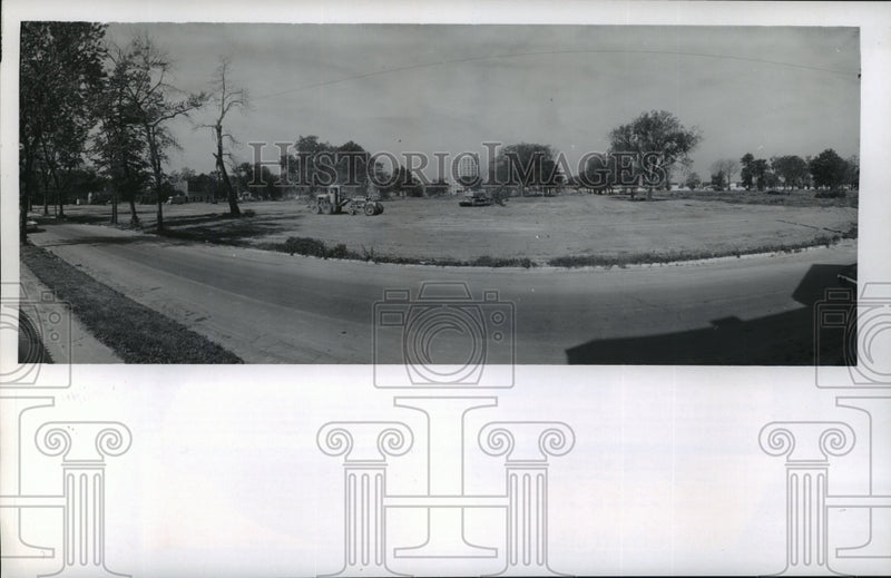 Load image into Gallery viewer, 1971 Press PhotoGraders working six block area to become Martin Luther King Park
