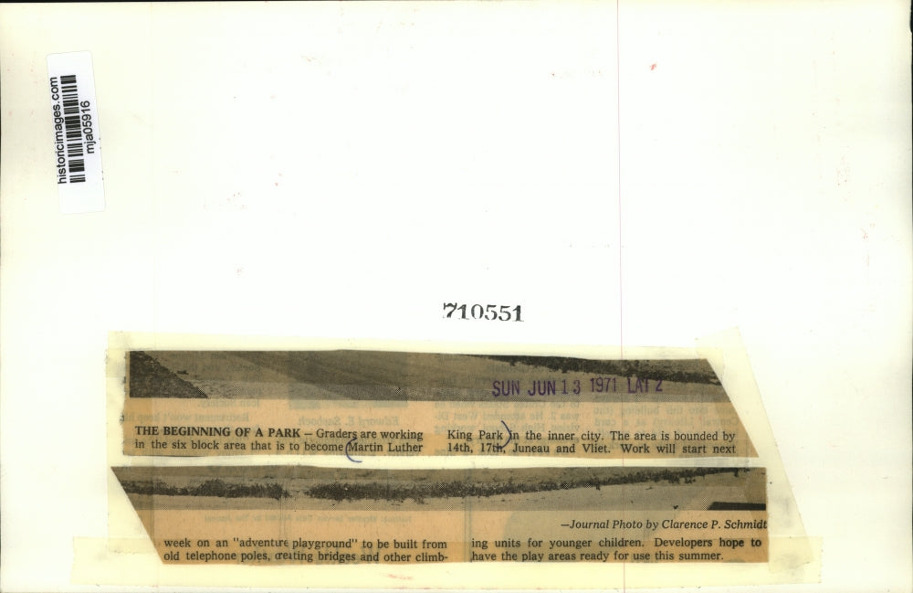 1971 Press PhotoGraders working six block area to become Martin Luther King Park