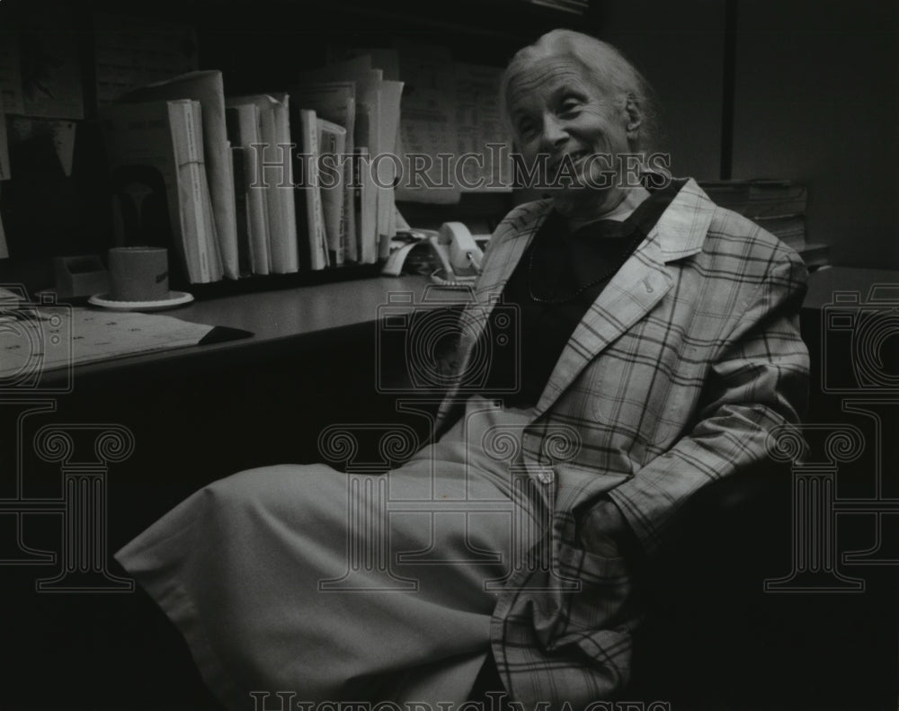 1994 Press Photo Joyce Reiss is retiring from the county&#39;s Department on Aging- Historic Images