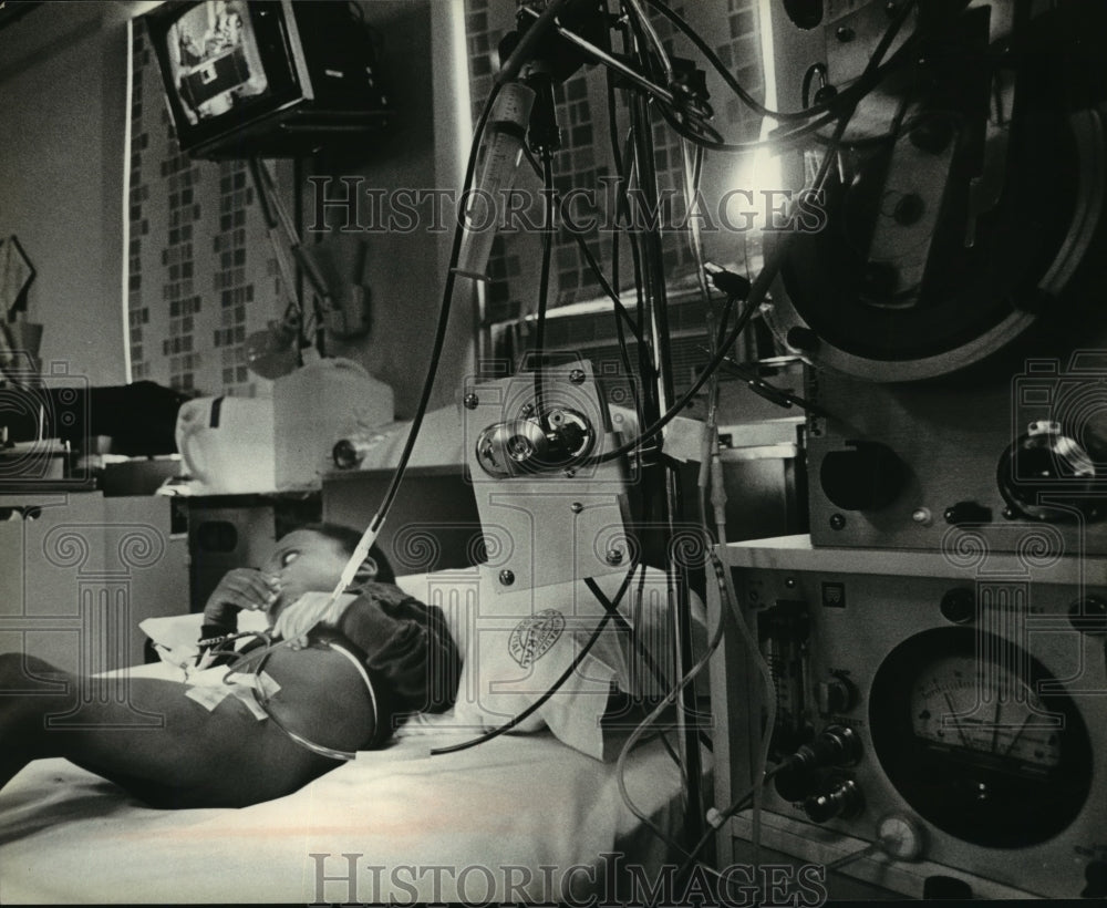 1980 Press Photo The dialysis machine did the kidney's job - mja06023
