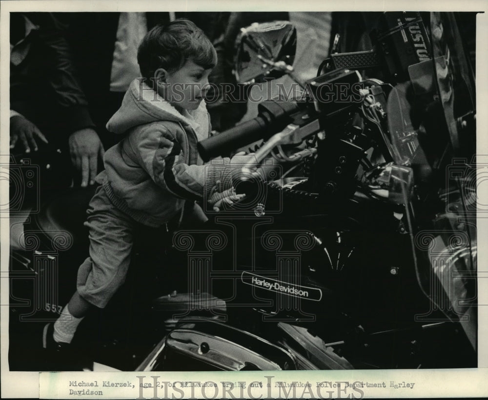 1984 Press Photo 2yr old Michael Kierzek at KIDSFEST at MECCA&#39;s convention Hall- Historic Images