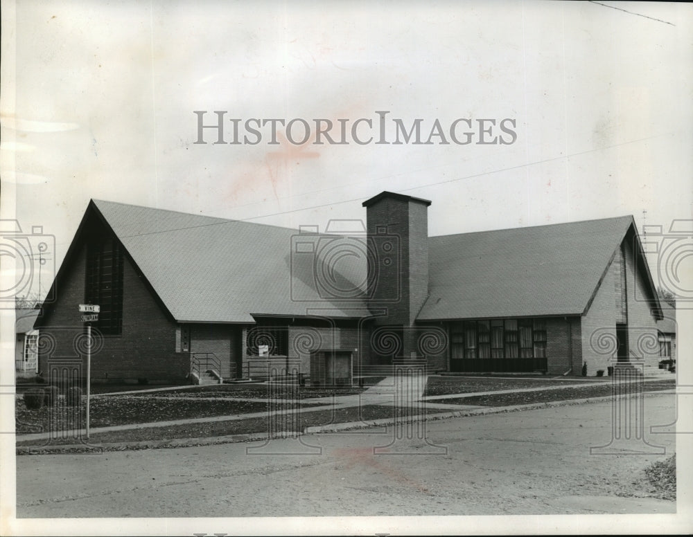 1956 Press Photo The new Central Christian church in Beliot - mja06122