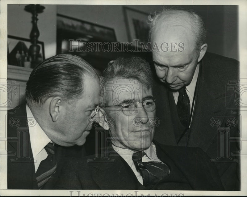 Load image into Gallery viewer, 1937 Press PhotoGov. George D. Aiken,Sen. Warren R. Austin,Sen. Ernest W. Gibson
