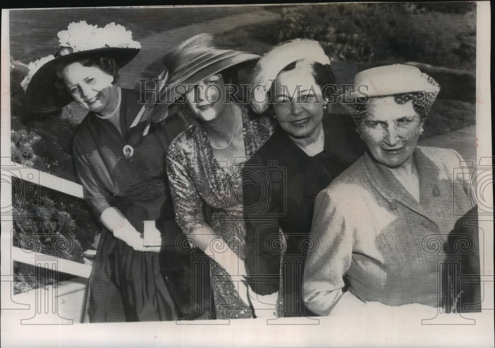 1957 Press Photo Mrs Ezra Benzon, wife of the secretary of Agriculture