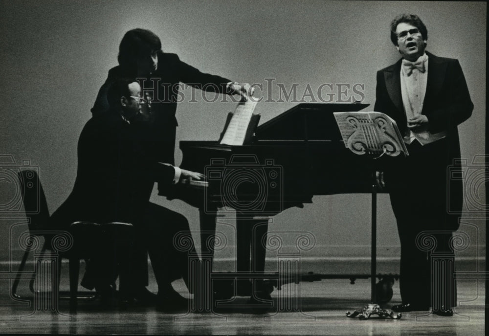 1979 Press Photo Christine Flasch&#39;s husband, tenor John Bills - Historic Images