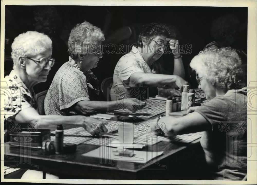 1983 Press Photo Bingo was a fund-raiser sponsored by the South Community Org.- Historic Images