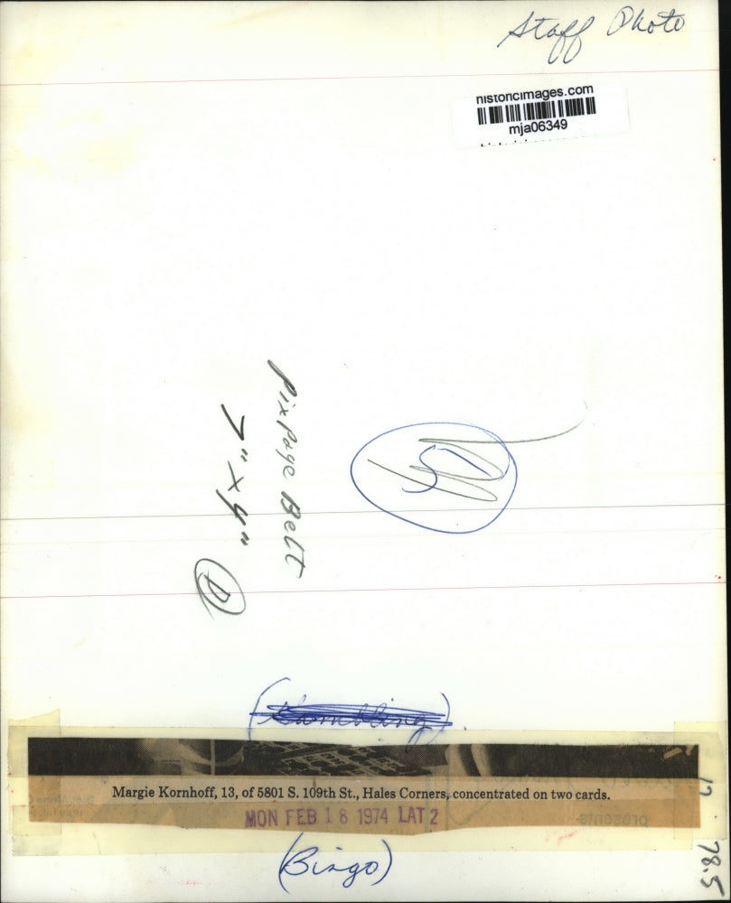 1974 Press Photo Margie Kornhoff concentrated on two cards - mja06349