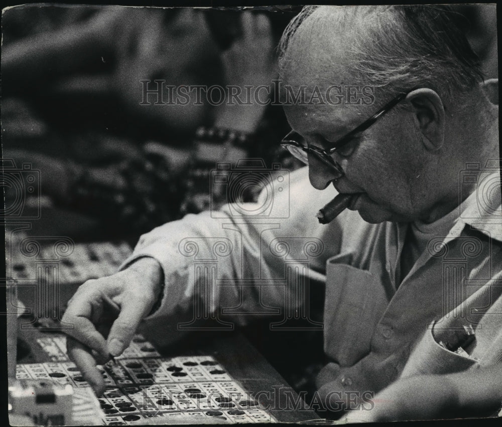 1973 Press Photo Al Hale had to drive only few miles from his home in Long Lake- Historic Images