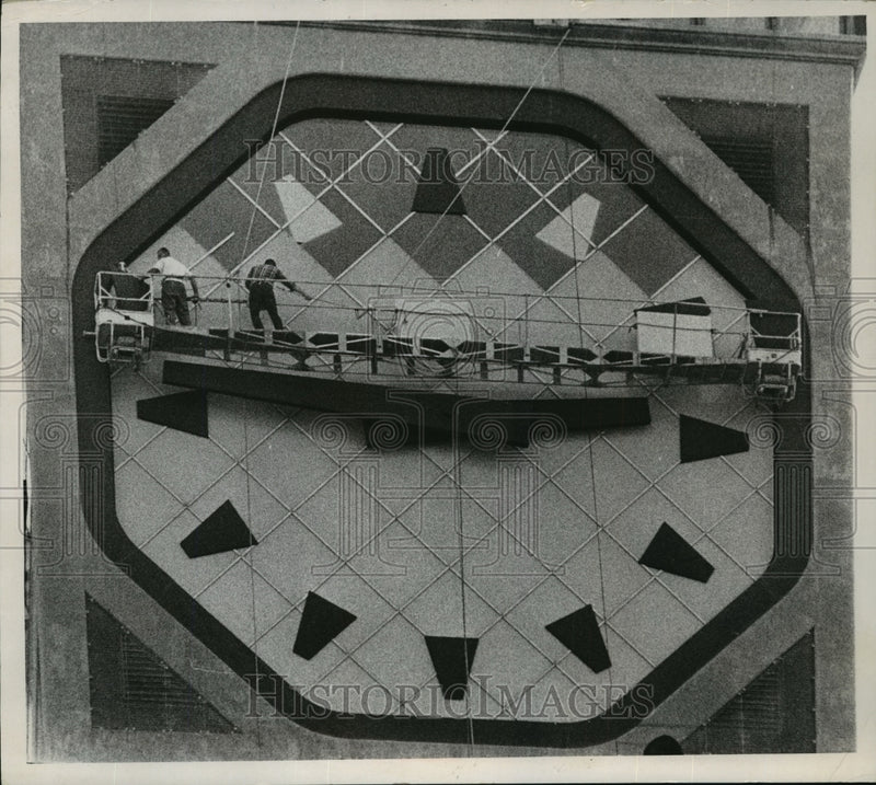 Load image into Gallery viewer, 1968 Press Photo Workmen are busy replacing the darker panels on the clock
