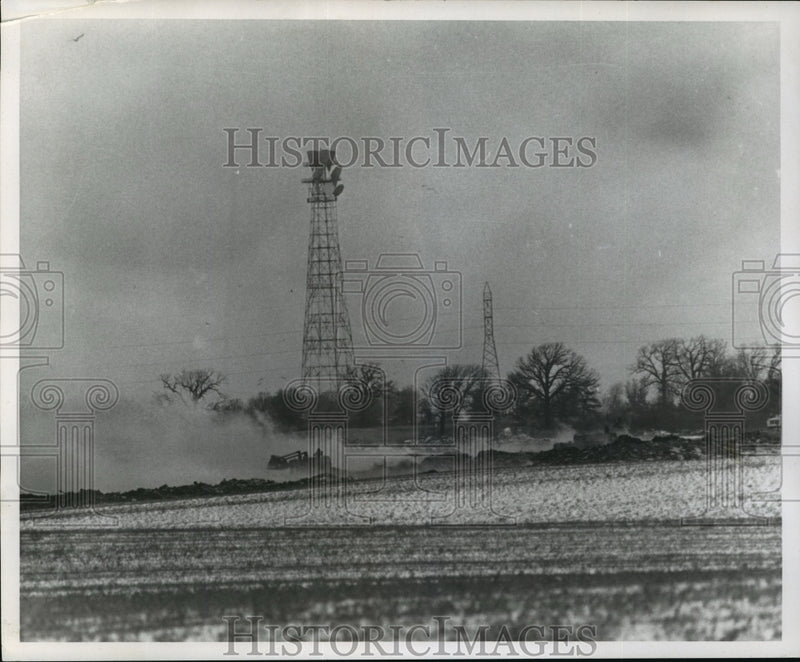Load image into Gallery viewer, 1968 Press Photo Air Pollution caused by burning rubish in dump - mja06542
