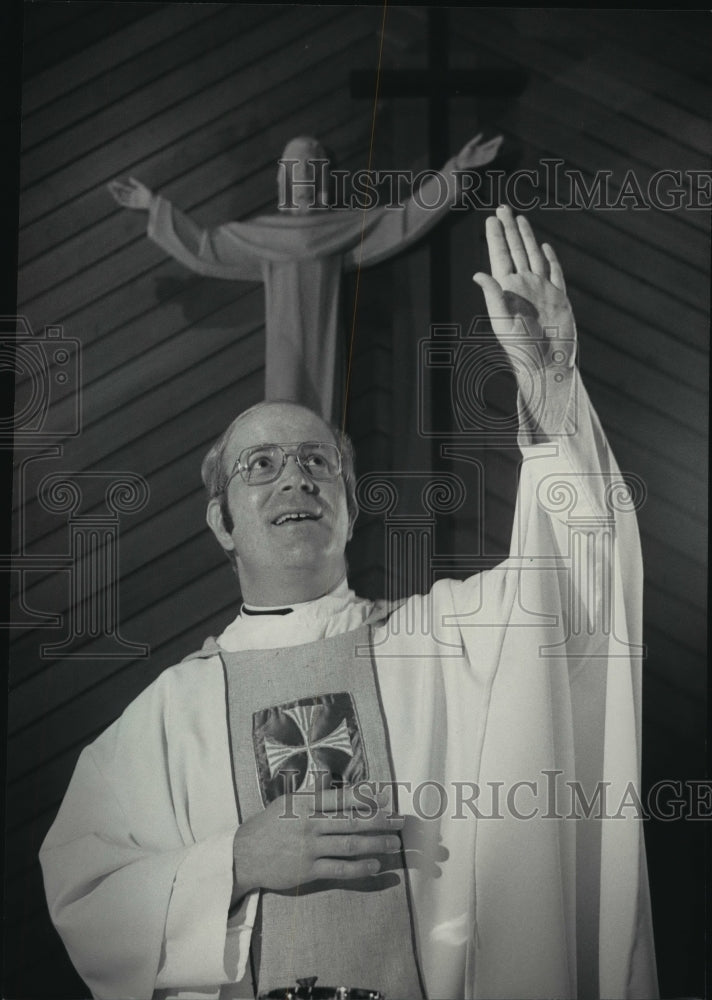 1983 Press PhotoFather William Key,archdiocesan coordinator of Catholic ministry- Historic Images