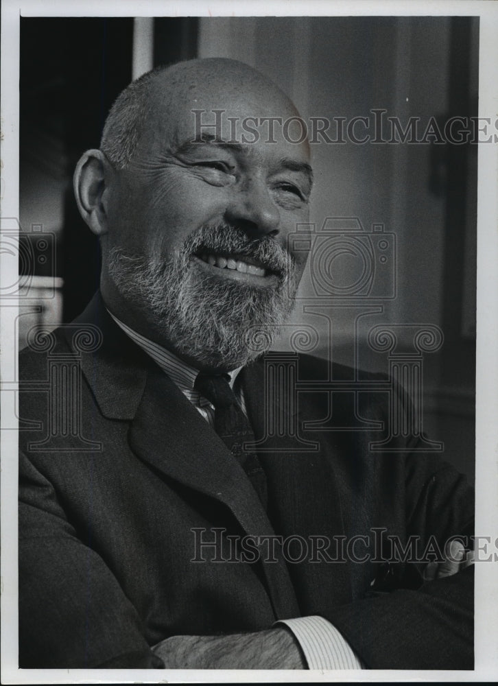 1967 Press Photo George O Bird, curator Dept of decorative arts, Form Museum