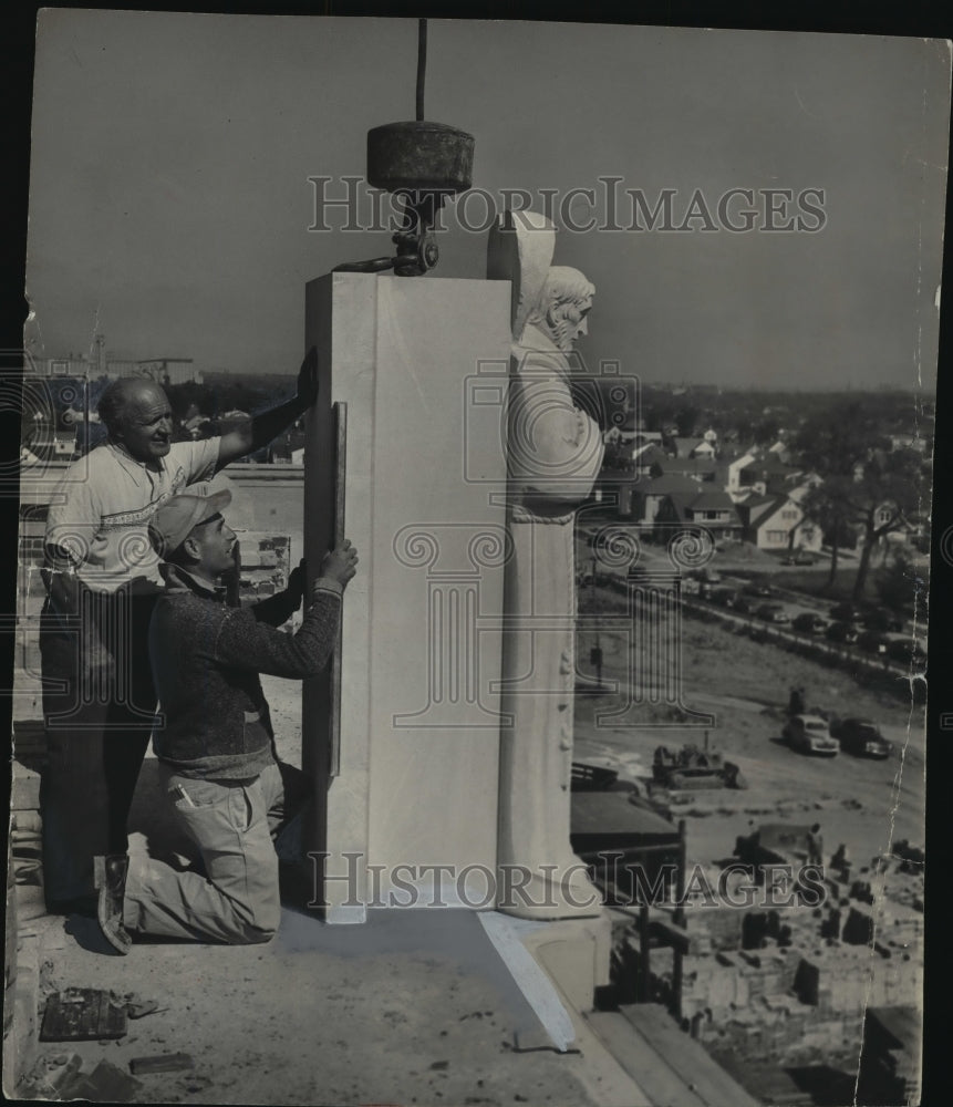 1952 Press Photo Sculptor Adolph Roegner &amp; Rudolph Lehn Check St. Francis Statue- Historic Images