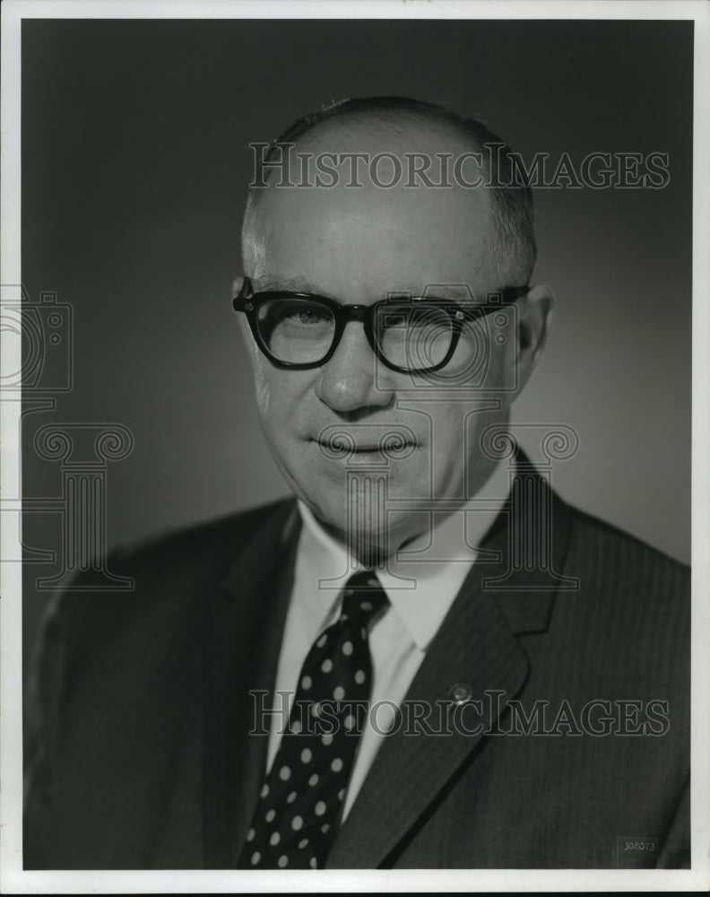 1974 Press Photo George W. Kieckhefer - mja06903