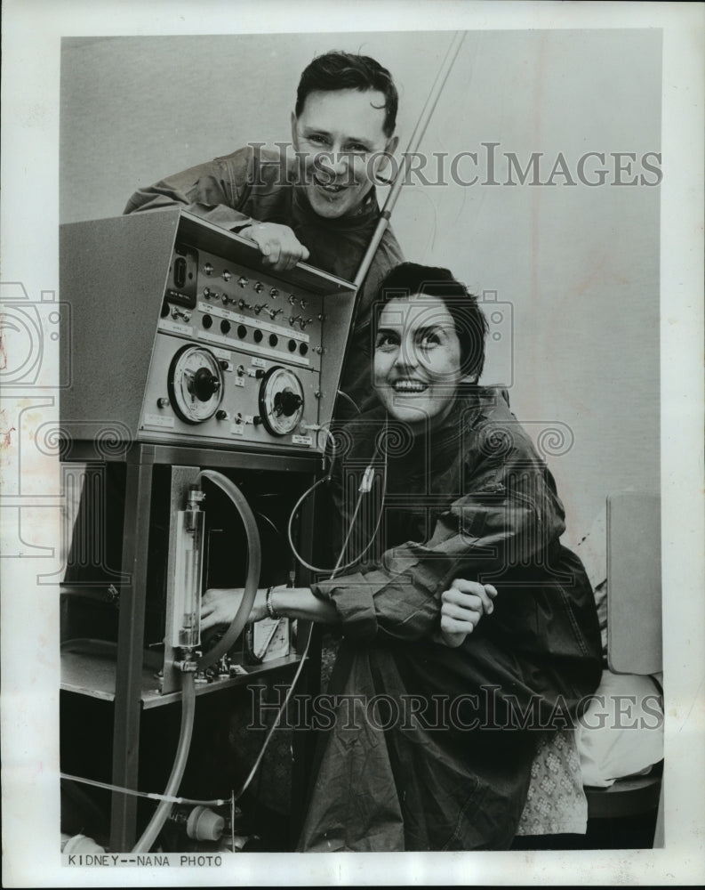 1965 Press Photo Mrs. Olga Heppell posing next to a blood washing machine- Historic Images