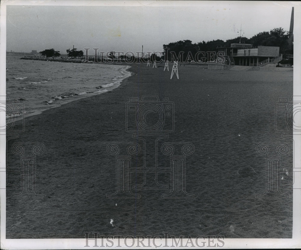 1951 Press Photo Bradford Beach- virtual ghost town - Historic Images