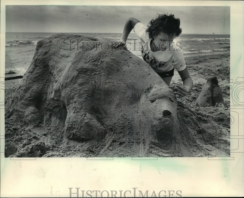 1984 Press Photo Sand Sculpting on Bradford Beach- Historic Images