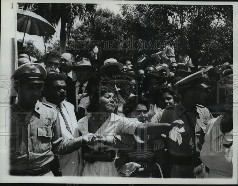 Load image into Gallery viewer, 1962 Press Photo Crowd are held back by police across the street from the church
