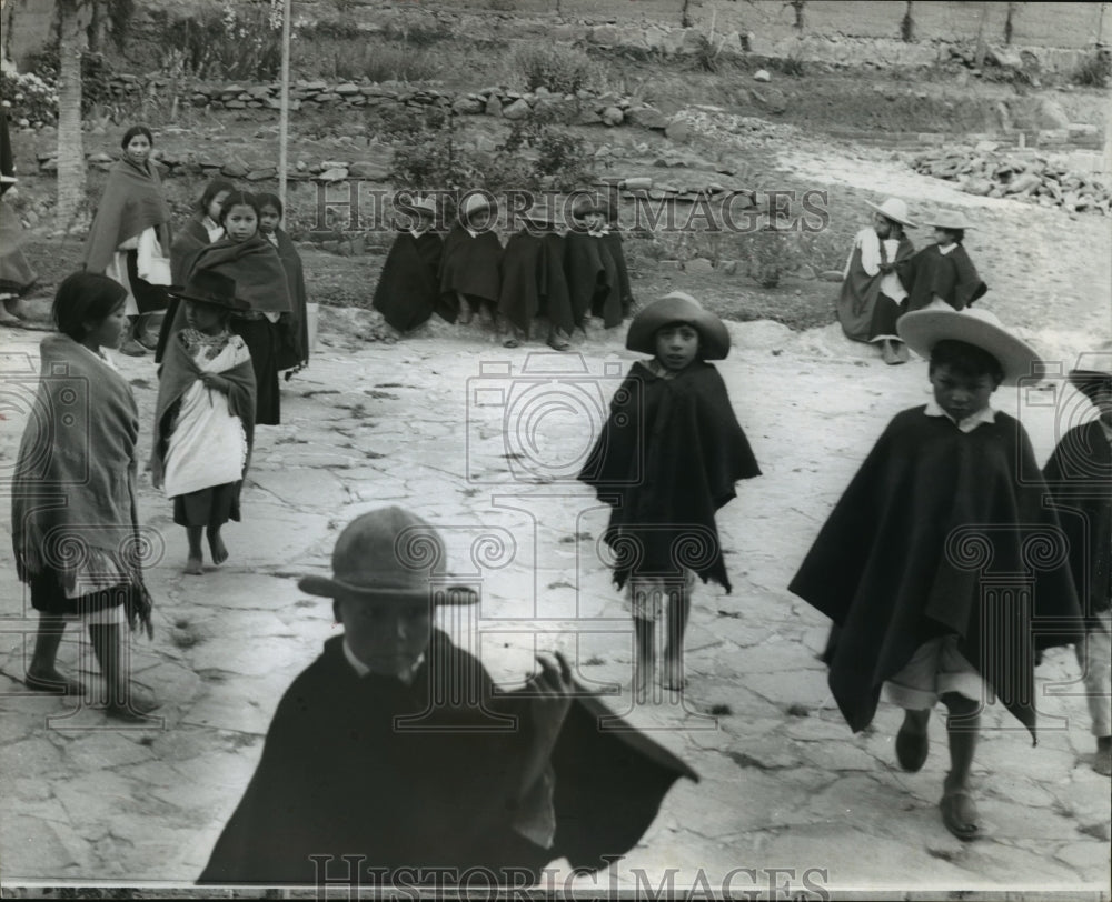 1966 Press Photo Ecuador people- Historic Images