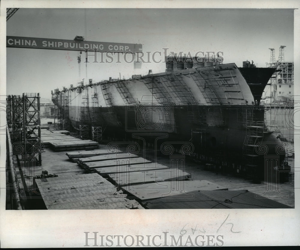 1978 Press Photo A ship was under construction at a dry dock in Kaohsiung
