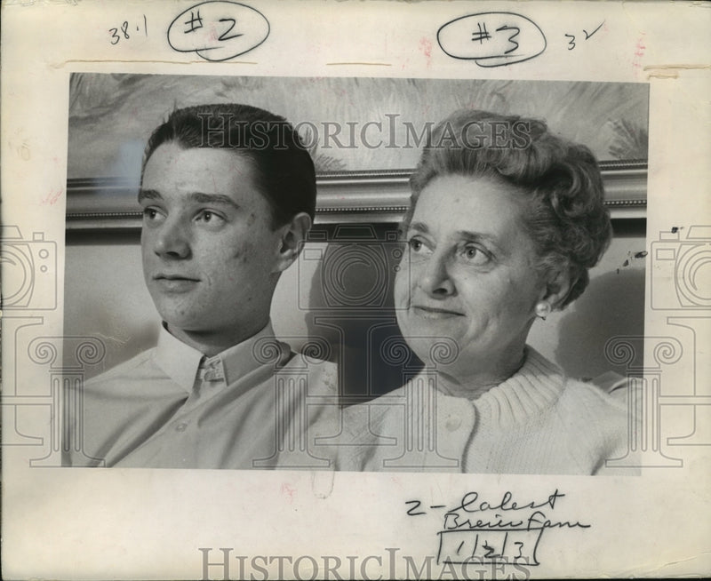 Load image into Gallery viewer, 1964 Press Photo Family of Chief of Police Harold A Breier, wife Eleanore &amp; son
