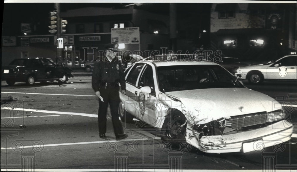 1993 Press Photo Milwaukee police squad car accident on N51st St &amp; W Fond du Lac- Historic Images